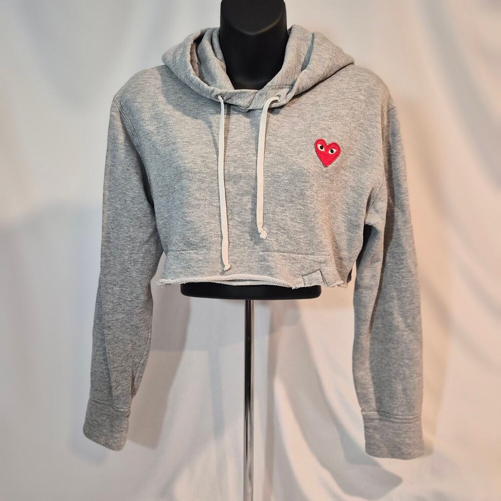 Comme‎ Des Garcons Play Cropped Hoodie Gray Heart Logo Sweatshirt Small
